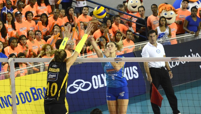 Minas vence Praia no segundo jogo das quartas da Superliga (Foto: Alexandre Arruda/CBV)