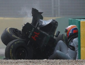 McLaren de Fernando Alonso ficou destruída em acidente no GP da Austrália (Foto: Divulgação)