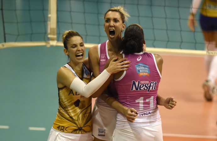 Thaísa fez bom terceiro set no segundo jogo das semifinais entre Rio de Janeiro e Osasco pelas semifinais da Superliga Feminina de Vôlei (Foto: André Durão)