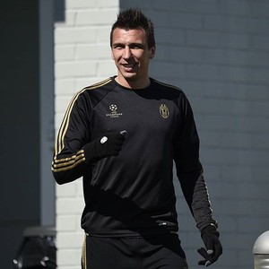 Mandzukic treino Juventus sob sol (Foto: Reprodução Instagram)