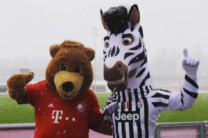 Mascotes de Bayern de Munique e Juventus (Foto: Reprodução Instagram)