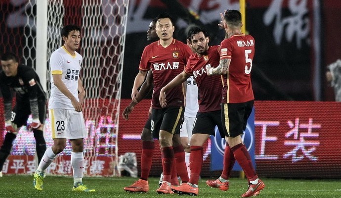 Ricardo Goulart Guangzhou Evergrande (Foto: Reprodução/Sina.com)