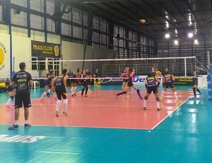 Treino Praia Clube vôlei Superliga Feminina Uberlândia (Foto: Lucas Papel)