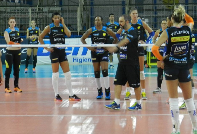 Treino Praia Clube vôlei Superliga Feminina Uberlândia (Foto: Lucas Papel)