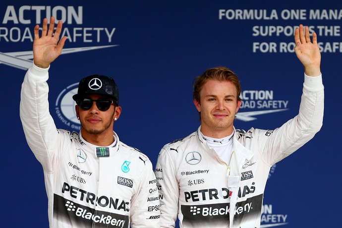 Lewis Hamilton e Nico Rosberg: dobradinha da Mercedes no grid de largada do Japão (Foto: Getty Images)