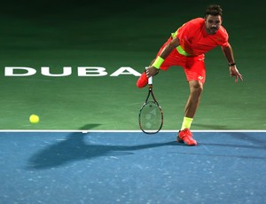 Stanislas Wawrinka com o troféu do torneio de Dubai (Foto: Getty Images)