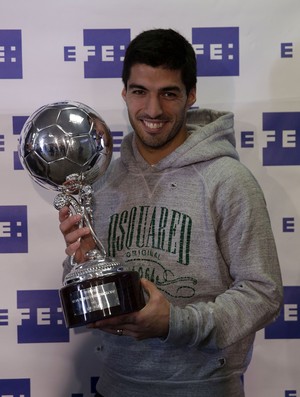 Suárez troféu iberoamericano (Foto: Efe)