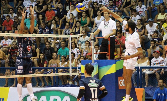 Lucarelli Vôlei Taubaté x Wallace do Cruzeiro Superliga (Foto: Divulgação/CBV)