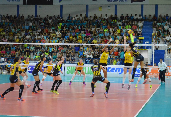 Praia Clube São Bernardo Superliga Feminina de vôlei Uberlândia (Foto: Lucas Papel)