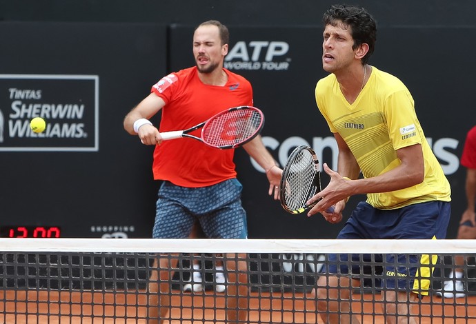 Marcelo Melo e Bruno Soares na estreia do Aberto do Brasil (Foto: Ricardo Bufolin/ECP)