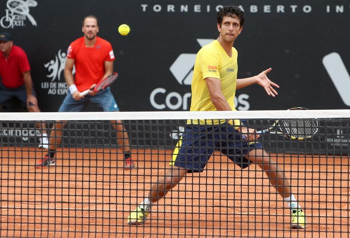 Marcelo Melo e Bruno Soares na estreia do Aberto do Brasil (Foto: Ricardo Bufolin/ECP)