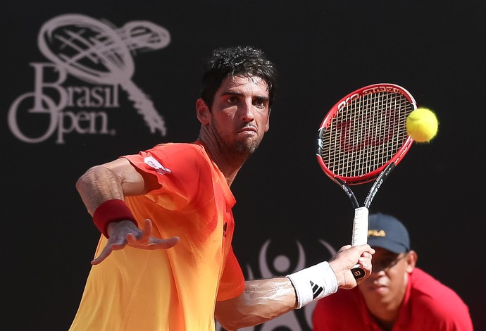 Bellucci supera espanhol na estreia em São Paulo (Foto: Ricardo Bufolin/ECP)