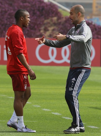 Douglas Costa Guardiola Bayern de Munique (Foto: AFP)