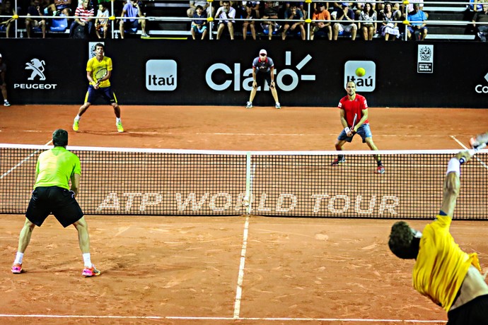 Marcelo Melo e Bruno Soares contra Carreño Busta e Marrero no Aberto do Rio (Foto: Fotojump)