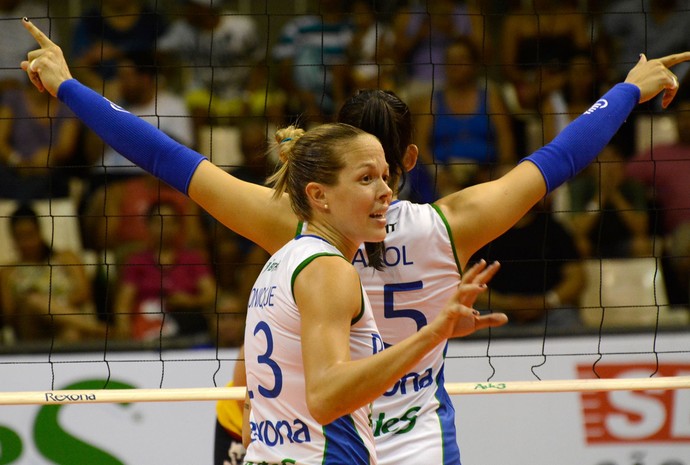 Monique, do Rio de Janeiro, recebeu o troféu Viva Vôlei de melhor em quadra (Foto: Divulgação/CBV)