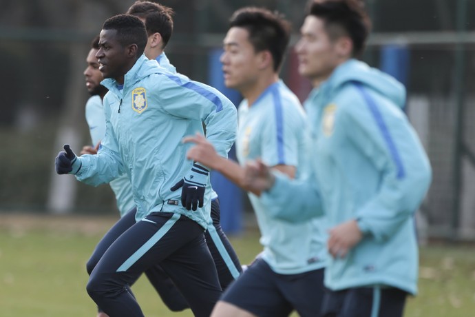 Ramires treino Jiangsu Suning (Foto: REUTERS/Stringer)