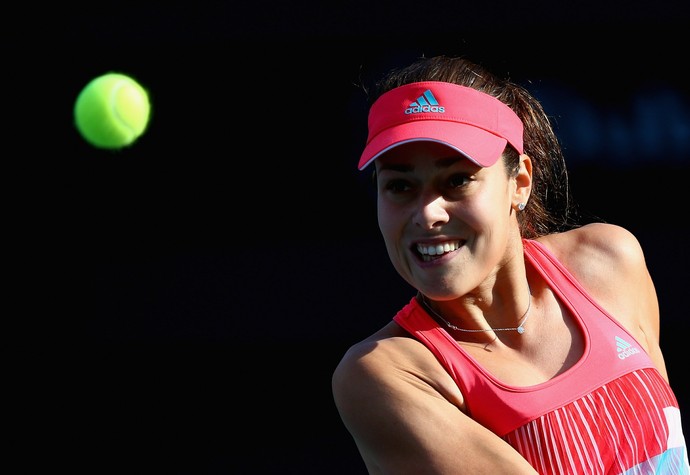 Ana Ivanovic bate Simona Halep (Foto: Getty Images)