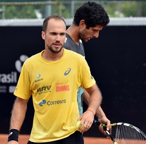 Marcelo Melo e Bruno Soares em treino no Aberto do Rio (Foto: Fotojump)