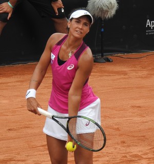 Paula Gonçalves na estreia da chave principal do Rio Open (Foto: Thiago Quintella)