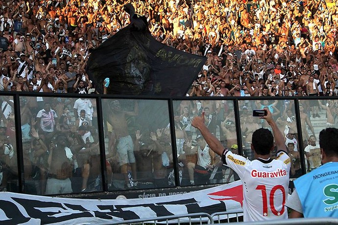 NenÊ - Vasco - torcida (Foto:  Paulo Fernandes/Vasco.com.br)