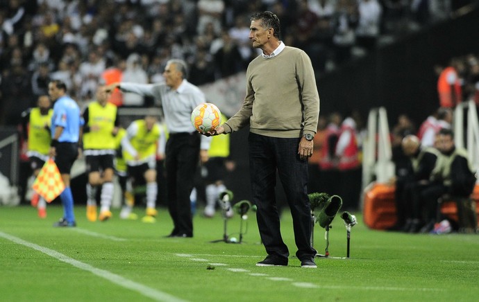 Edgardo Bauza, Corinthians x San Lorenzo (Foto: Marcos Ribolli)