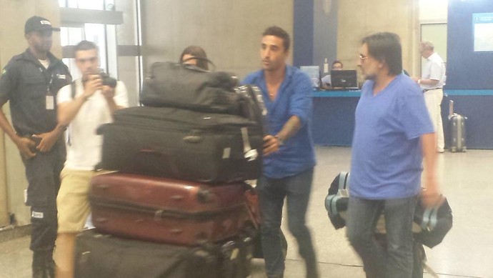 Salgueiro, novo atacante do Botafogo, desembarca no Rio (Foto: Thiago de Lima)