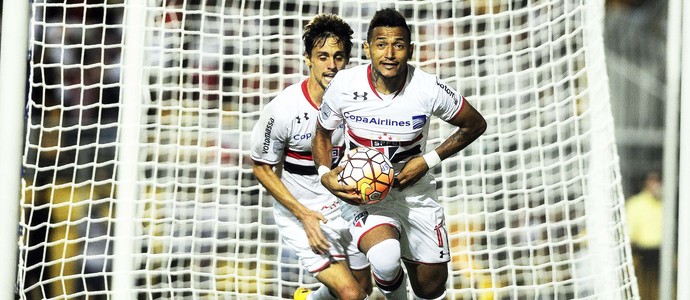 São Paulo x César Vallejo Rogério (Foto: Marcos Ribolli)