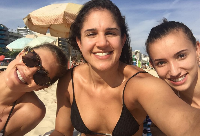 Alix, Natália e Gabi, atletas Rio de Janeiro e Praia Clube curtindo folga do Carnaval (Foto: Reprodução/Instagram)