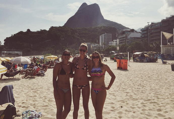 Natália, Alix e Michelle, atletas Rio de Janeiro e Praia Clube curtindo folga do Carnaval (Foto: Reprodução/Instagram)