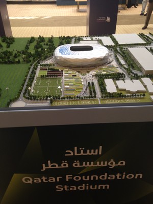 Maquete do estádio Qatar Foundation, que ficará pronto em 2019 (Foto: Thiago Dias)