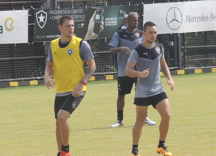 Lizio treino Botafogo (Foto: Marcelo Baltar)