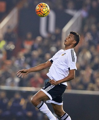 Aderllan Santos acredita em bom jogo contra o Barcelona (Foto: Divulgação / Valencia)