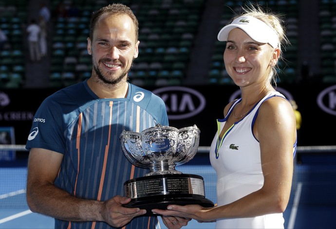 Bruno Soares e Elena Vesnina são campeões de duplas mistas do Aberto da Austrália (Foto: AP)