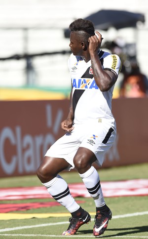 Riascos gol Vasco x Madureira (Foto: André Durão)