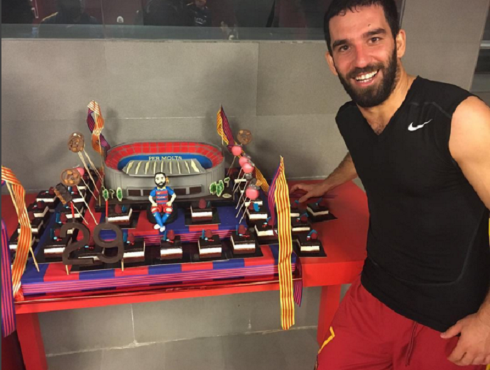 Arda Turán festa Barcelona (Foto: Reprodução/Instagram)