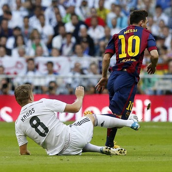 Kroos e Messi, Real Madrid x Barcelona (Foto: EFE)