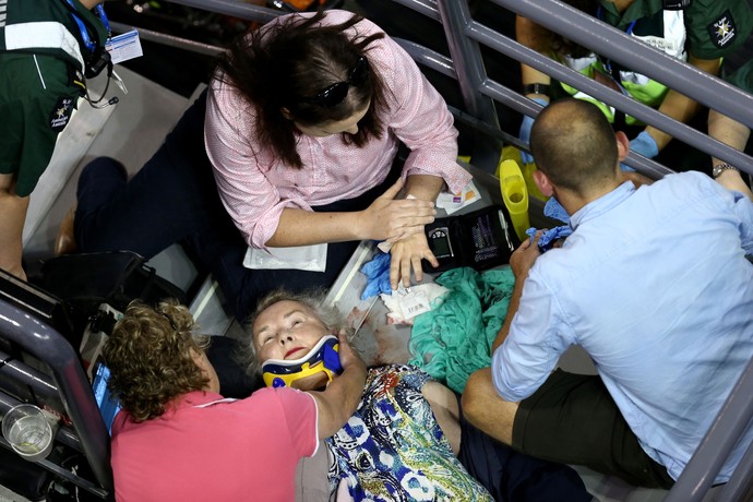 Idosa cai da escada em jogo no Aberto da Austrália (Foto: Getty Images)