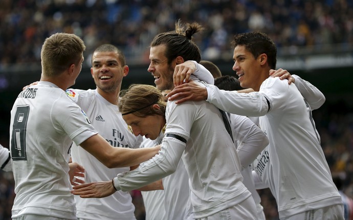 Jogadores comemoram, Real Madrid x Sporting Gijon (Foto: Reuters / Andrea Comas)