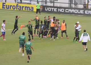 América-MG comemora classificação na Copinha (Foto: Bruno Rocha)