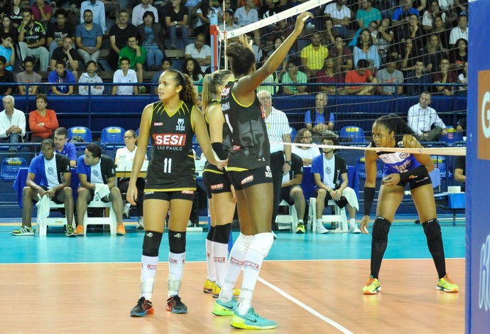 Sesi-SP venceu o Pinheiros nesta quarta-feira pela Superliga feminina (Foto: Amanda Demétrio/Divulgação Sesi-SP)