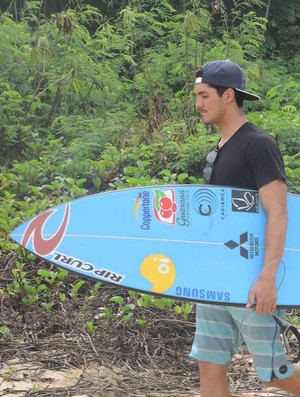 Gabriel Medina está participando da gravação de um programa na Ilha (Foto: David Abramvezt)