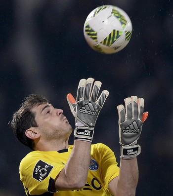 Casillas Porto x Vitória de Guimarães (Foto: EFE)