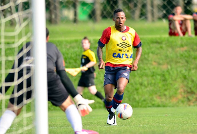 Lateral-direito Eduardo do Atlético-PR (Foto: Site oficial do Atlético-PR/Gustavo Oliveira)