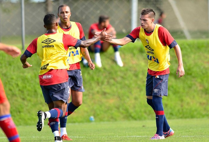 Eduardo, Hernani e Daniel Hernández Atlético-PR (Foto: Site oficial do Atlético-PR/Gustavo Oliveira)