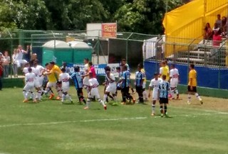 Votorantim, Copa Brasil de Futebol Infantil, estádio Domênico Paolo Metidieri, São Paulo, Grêmio, confusão (Foto: Emilio Botta)