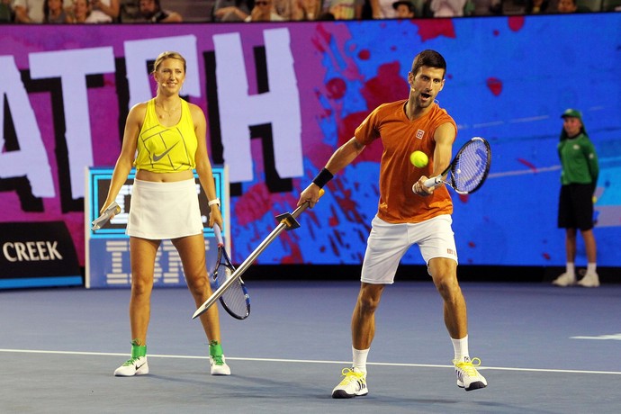 Djokovic e Azarenka brincam no Kid's Day do Aberto da Austrália (Foto: Getty Images)