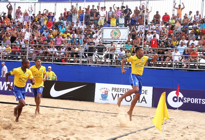 Bruno Xavier marcou dois gols na vitória brasileira sobre os uruguaios (Foto: José Augusto Tovar)