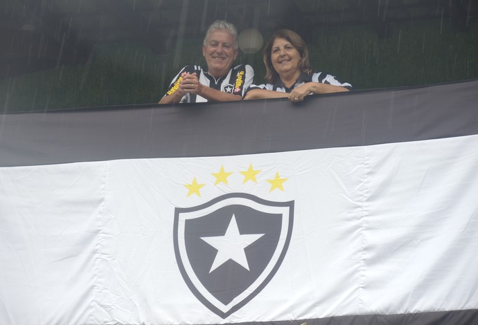 Luiz Heleno e Elisangela, Botafogo (Foto: Thiago Lima)