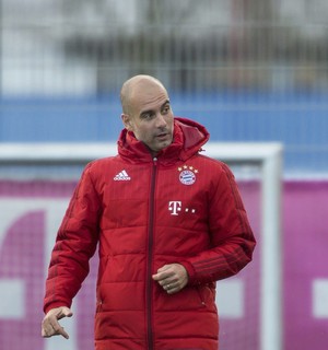 Guardiola treino Bayern (Foto: EFE)