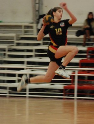 Elke Karsten ainda menina, jogando pelo Clube Alemão de Quilmes (Foto: Reprodução/Facebook)